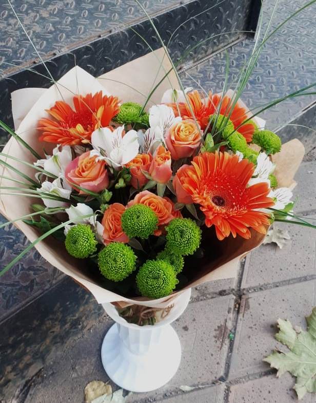 Букет цветов из: Герберы, Хризантемы, Альстромерии и Розы в Нижнезольском