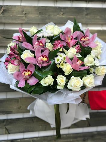 Букет цветов из: Розы и Хризантемы в Нижнезольском