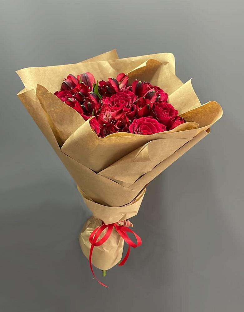 Букет цветов из: Альстромерии и Розы в Нижнезольском