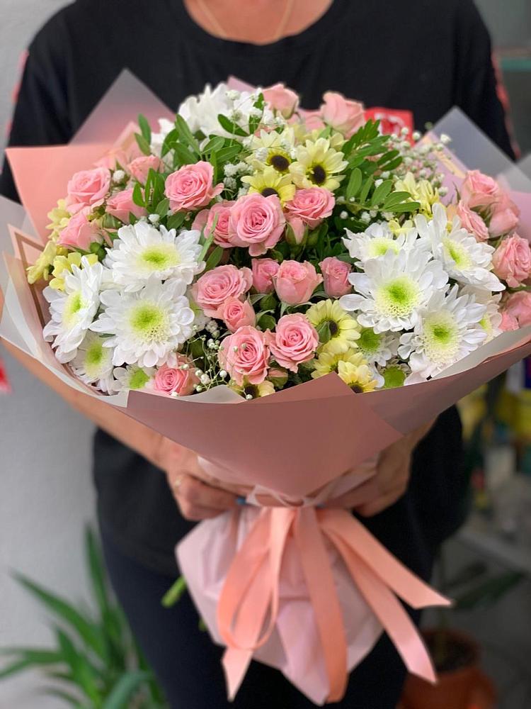 Букет цветов из: Розы и Хризантемы в Нижнезольском