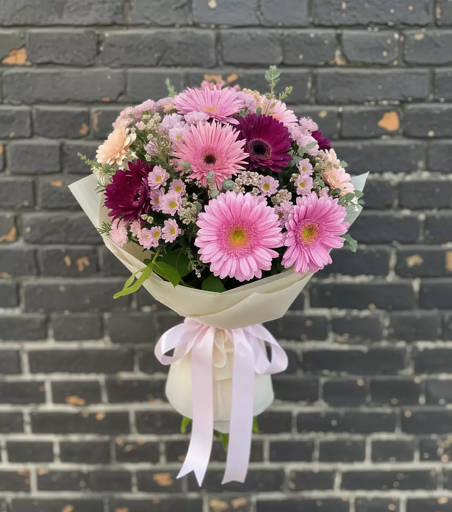 Букет цветов из: Герберы и Хризантемы в Нижнезольском