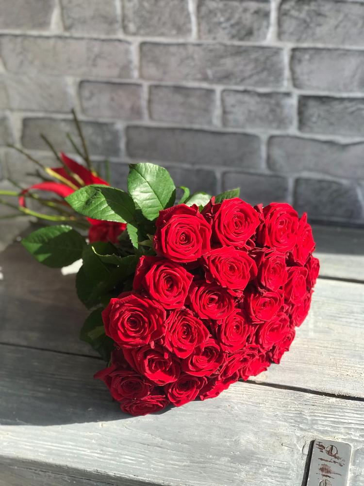 Букет Красные розы Фридом в Нижнезольском