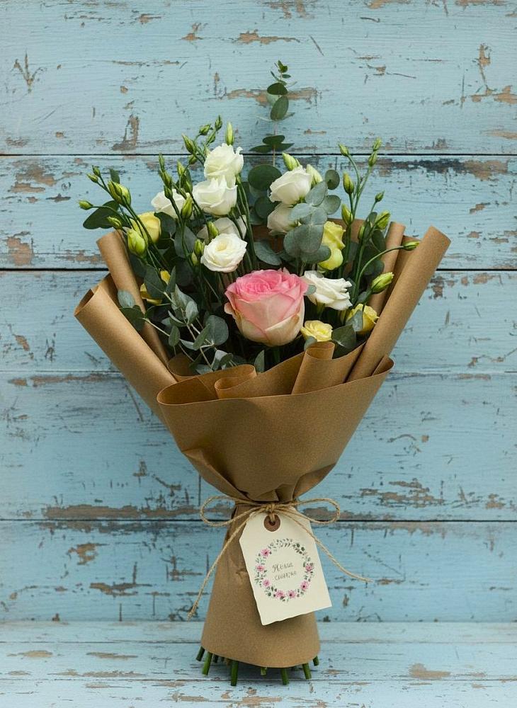 Букет цветов из: Розы и Лизиантусы в Нижнезольском