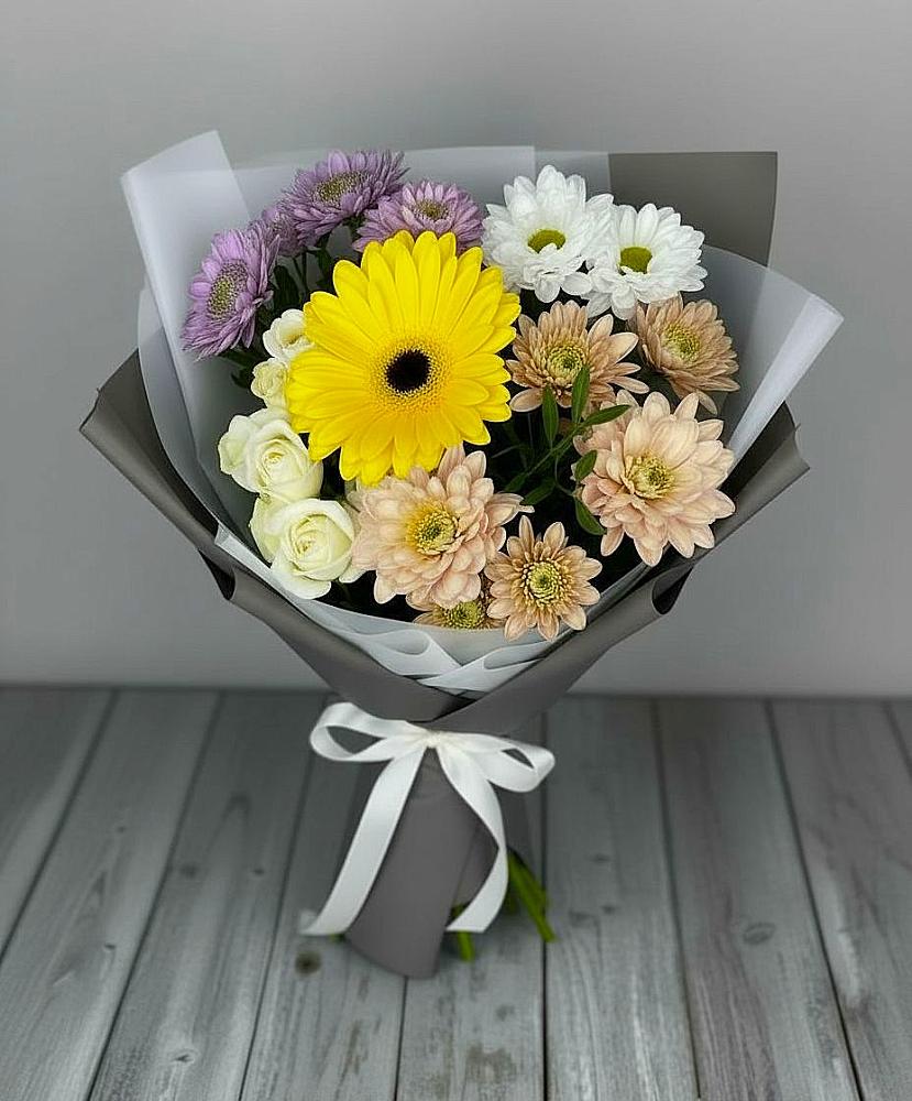 Букет цветов из: Розы, Герберы и Хризантемы в Нижнезольском