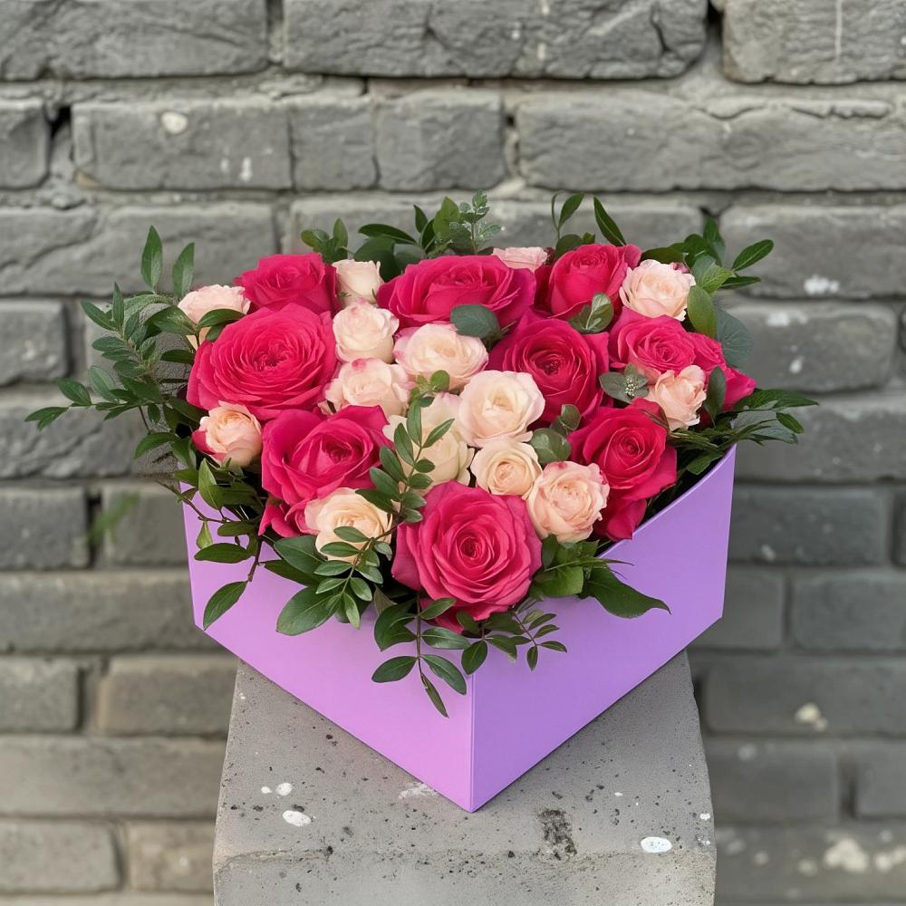 Цветочная композиция из Розы в коробке в Нижнезольском