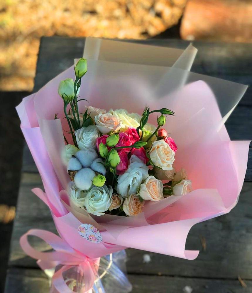 Букет цветов из: Розы и Лизиантусы в Нижнезольском