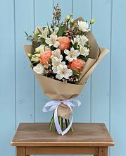 Букет цветов из:  Альстромерии, Лизиантусы, Розы и Хризантемы #REPLACE_PRED# Нижнезольском