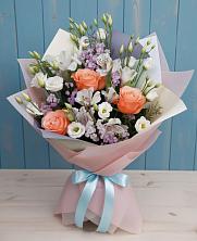 Букет цветов из:  Лизиантусы, Розы, Альстромерии и Гипсофила в Нижнезольском