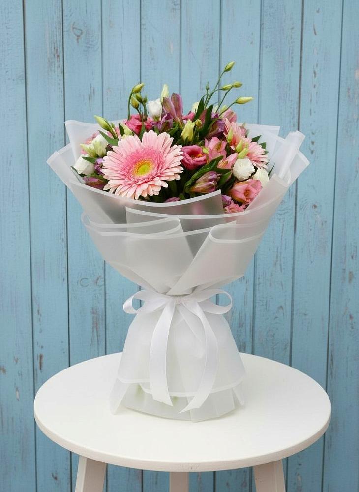 Букет цветов из: Герберы, Альстромерии и Лизиантусы в Нижнезольском