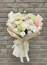 Букет цветов из:  Гвоздики, Розы, Лизиантусы и Хризантемы в Нижнезольском