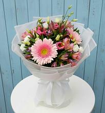 Букет цветов из:  Герберы, Альстромерии и Лизиантусы в Нижнезольском