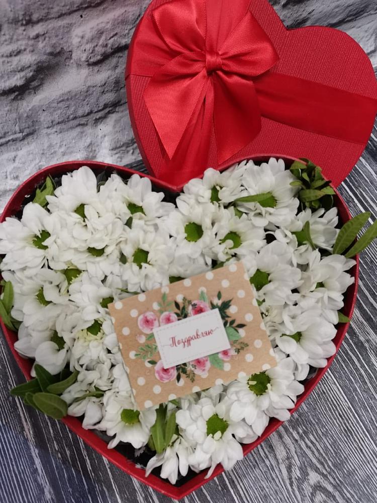 Цветочная композиция из Хризантемы в виде сердца в Нижнезольском