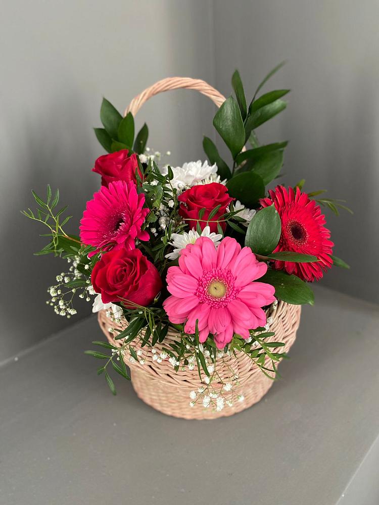 Цветочная композиция из Розы, Хризантемы и Герберы в корзине в Нижнезольском