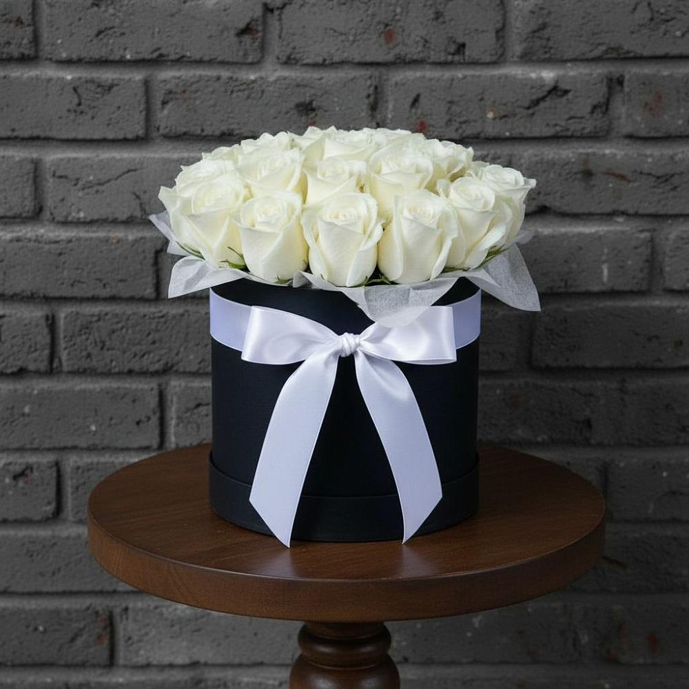 Цветочная композиция из Розы в шляпной коробке в Нижнезольском