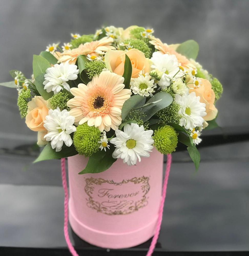 Цветочная композиция из Розы, Герберы и Хризантемы в шляпной коробке в Нижнезольском