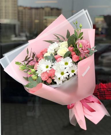 Букет цветов из: Розы, Лизиантусы и Хризантемы в Нижнезольском
