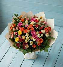 Букет Микс из разноцветных кустовых роз в Нижнезольском
