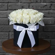 Цветочная композиция из Розы в шляпной коробке в Нижнезольском